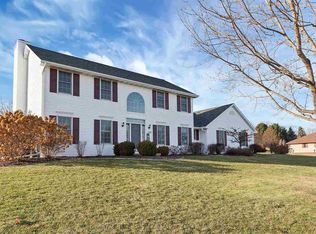 1099 Chapel Hill Cir, Green Bay, WI 54313