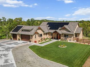 22568 Rio Robles Dr, Red Bluff, CA 96080