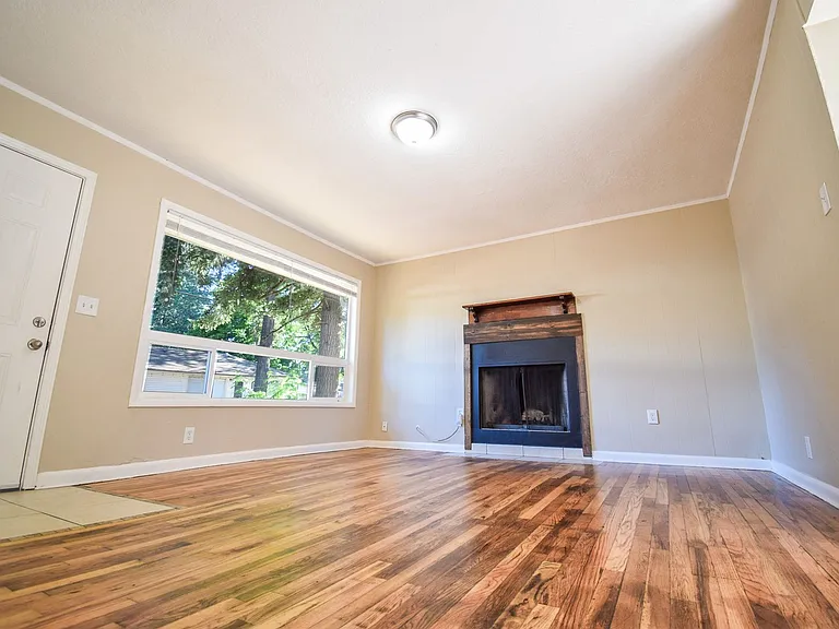 6309 SE Overland St — Photo 1
