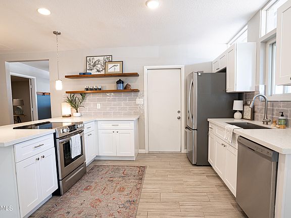 3rd image of 3819 W PUGET Avenue