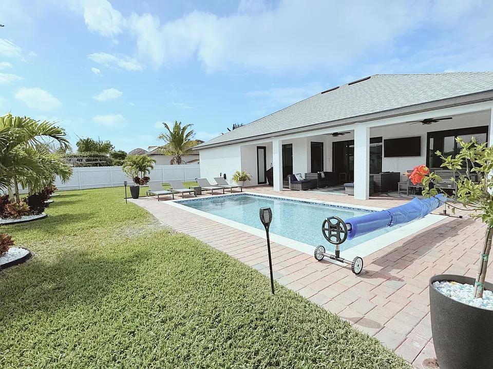 105 NW 10th Ave
