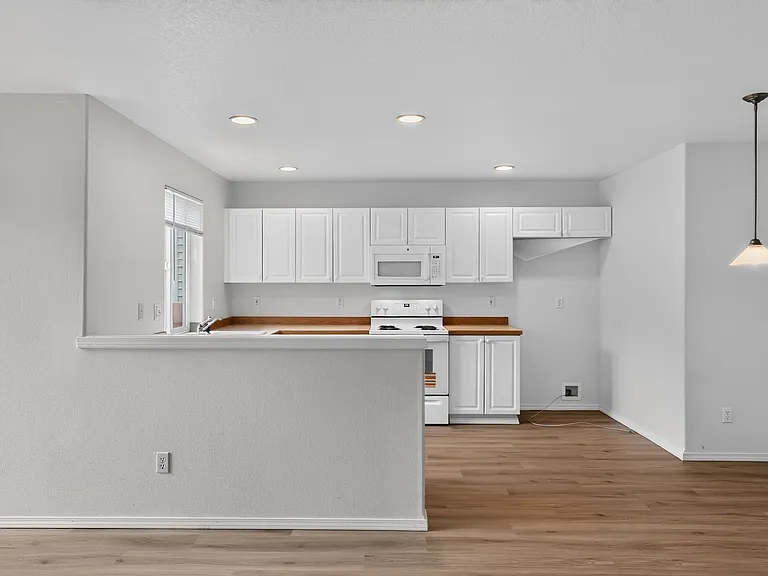 5146 NE Schoeler Cir — Photo 5