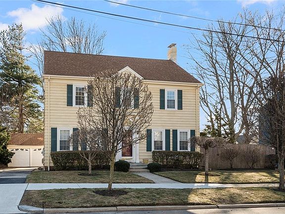 2nd image of 41 Stadium Rd