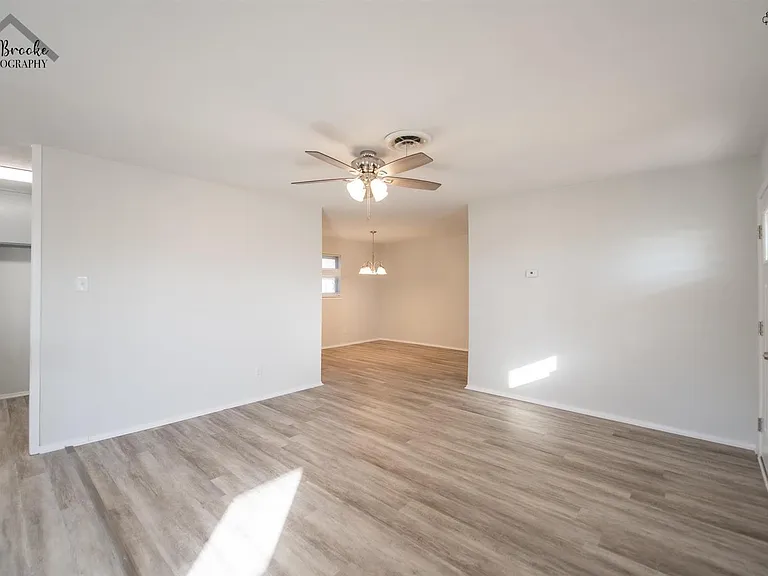 1020 W Cornelia Ave — Photo 8