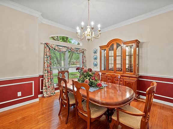 4th image of 11 Brookway Ct