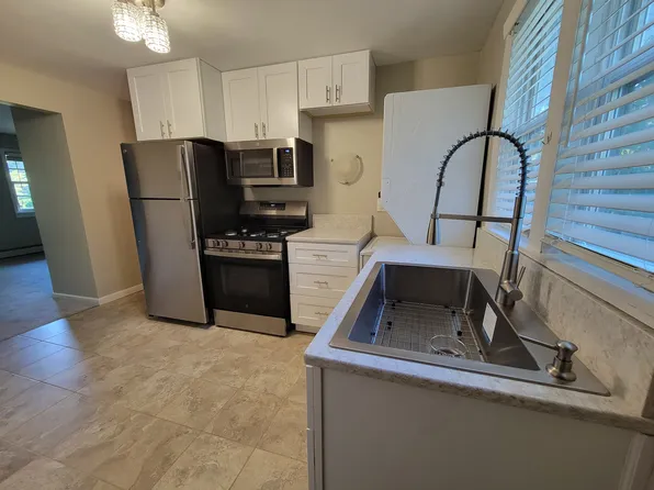 121 Grove Ave APT 2, Fox River Grove, IL 60021