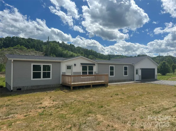 392 Burnsville School Rd, Burnsville, NC 28714