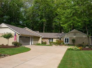 10090 Oak Branch Trl, Strongsville, OH