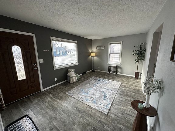 4th image of 131 Joy Dr