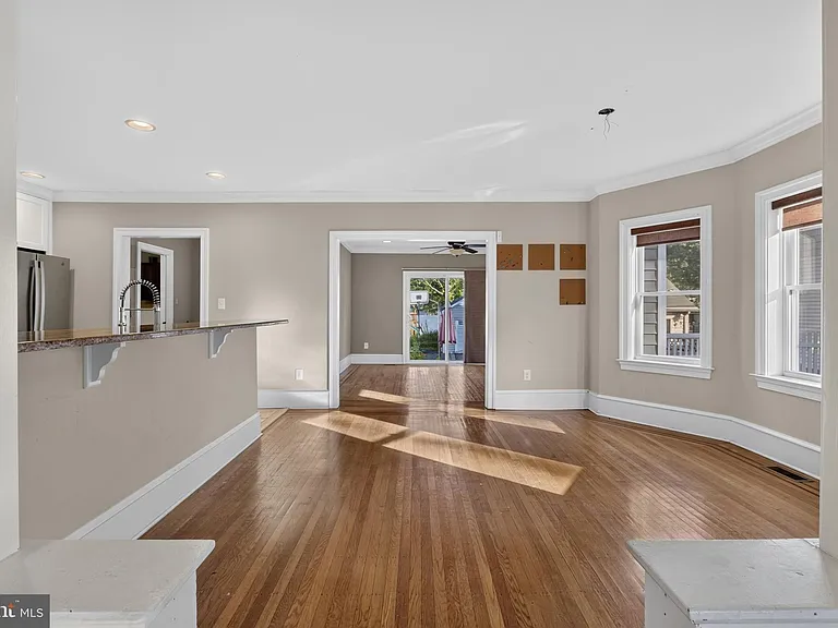 21 E Redman Ave — Photo 21