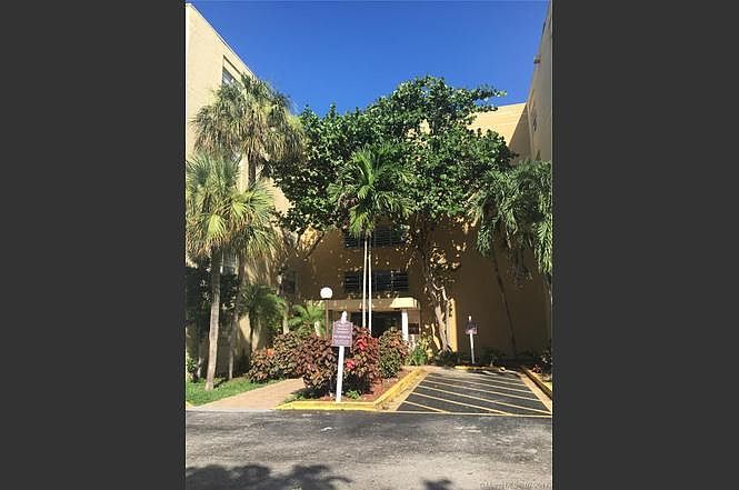 2nd image of 6930 Miami Gardens Dr