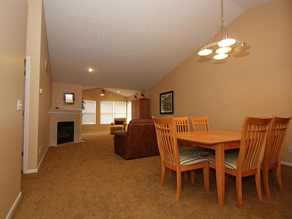 4th image of 637 Thoroughbred Dr SE