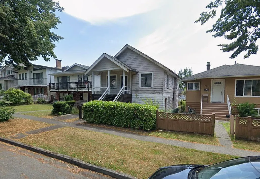 456 E 46th Ave photo 1