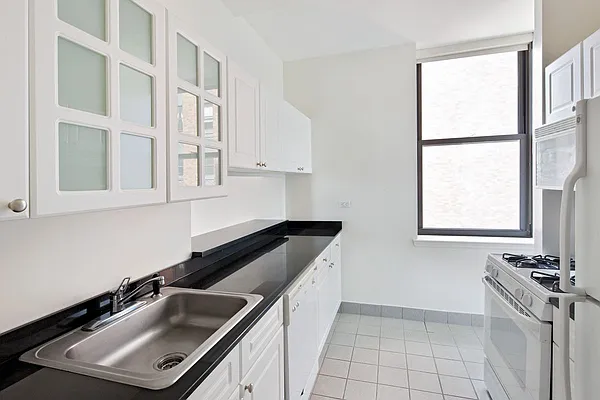 Rented by The Moinian Group | media 12