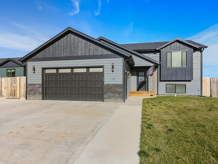 576 Antietem Dr — Photo 1
