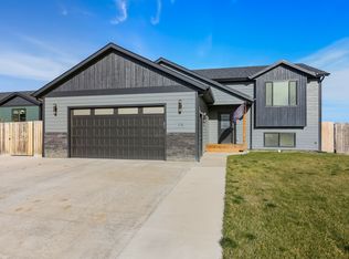576 Antietem Dr, Box Elder, SD 57719