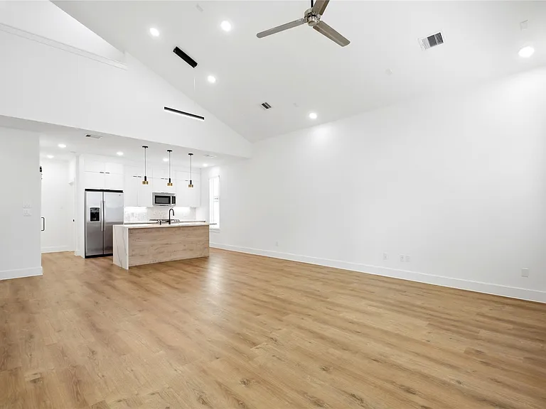 1307 Bayou St #B — Photo 10
