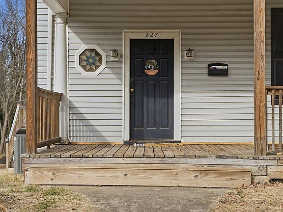 4th image of 227 Denver Ave