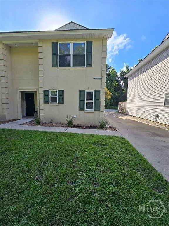 2 bed, 2.5 bath, 1240 sqft, $1,550 — Photo 1