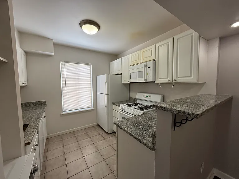 4705 Tecumseh St #102 — Photo 18