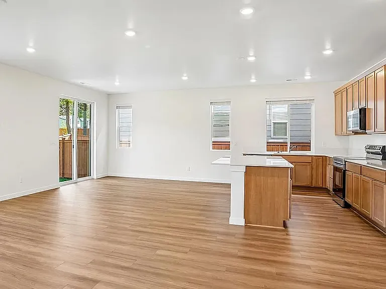 3 bed, 2.5 bath, 2070 sqft, $2,980 — Photo 1