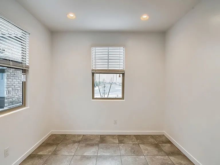 16894 W Evergreen Rd — Photo 6