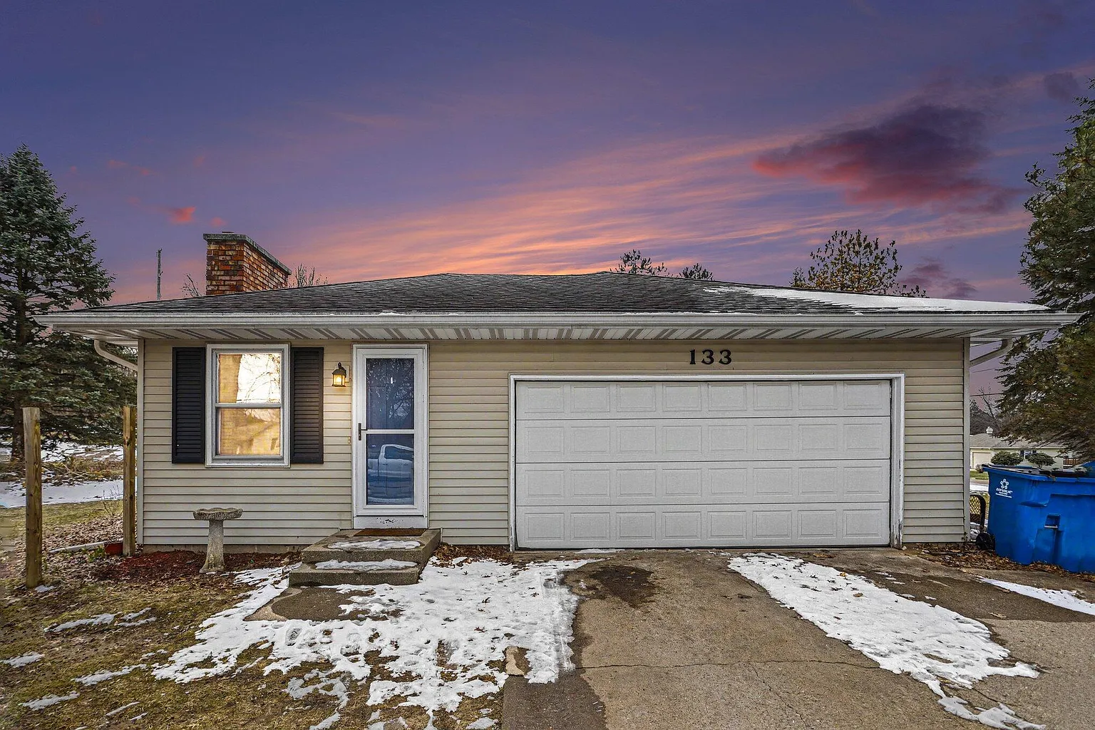 133 Walker Dr photo 1
