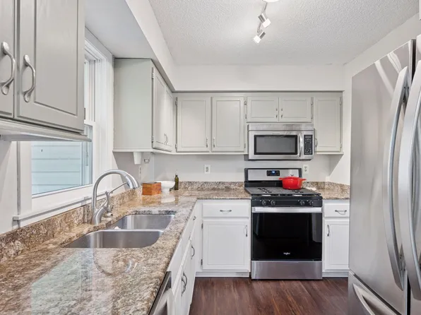 585 Glenwood Ave, Big Lake, MN 55309