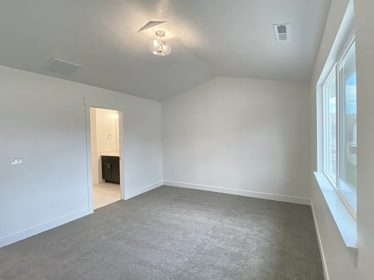 1068 N Freeman Dr — Photo 5