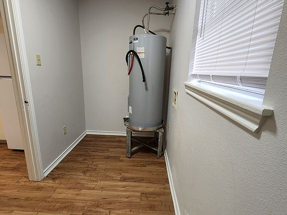 3rd image of 3718 Bluff Oak St