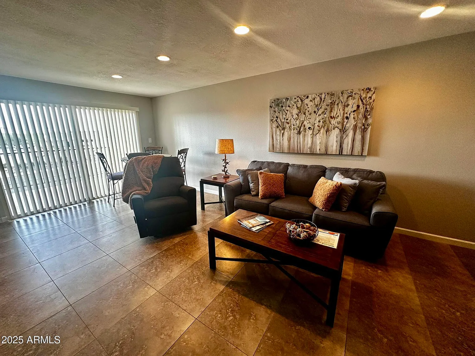 2 bed, 2.0 bath, 987 sqft, $3,000 — Photo 3