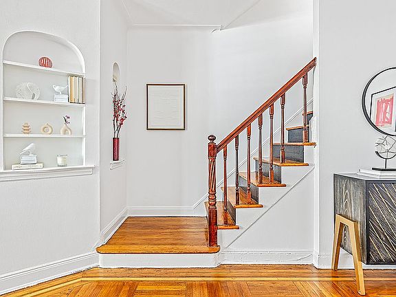 2nd image of 2107 Kimball St