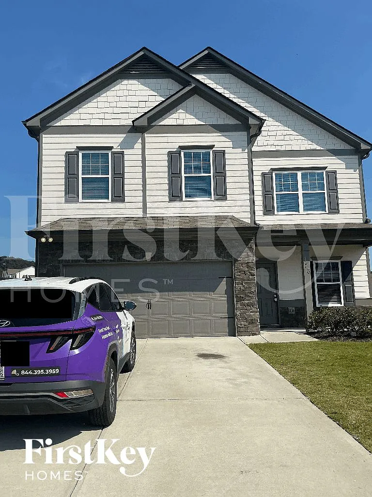 4 bed, 2.5 bath, 2572 sqft, $2,520 — Photo 1