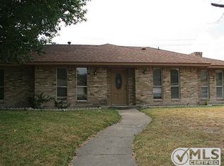 921 Canyon Ridge Dr, Desoto, TX 75115