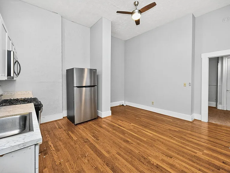 2419 Vine St #2 — Photo 6