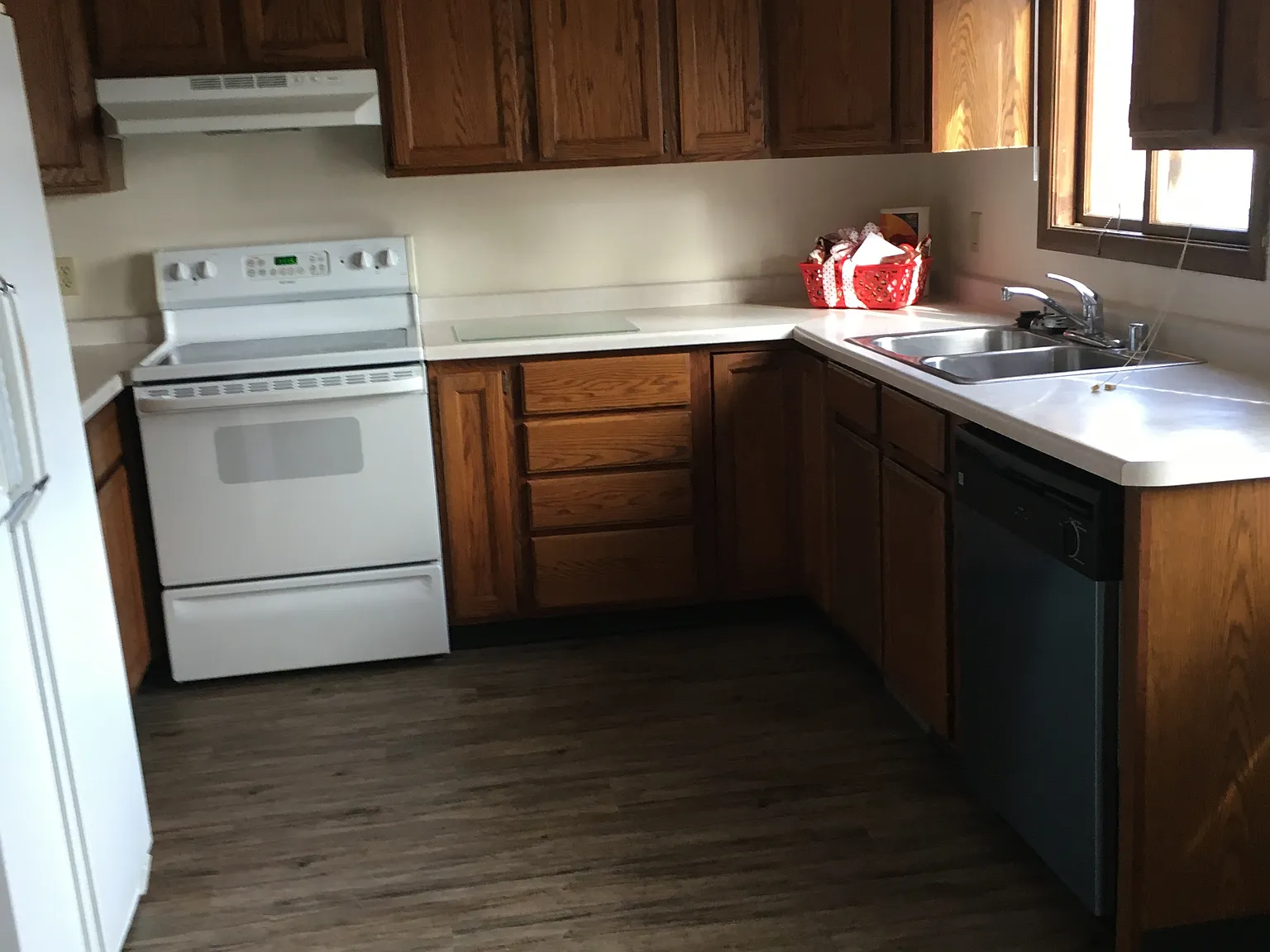 3 bed, 1.5 bath, 1753 sqft, $2,500 — Photo 2