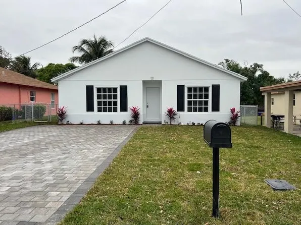 121 NE 13th Avenue, Boynton Beach, FL 33435