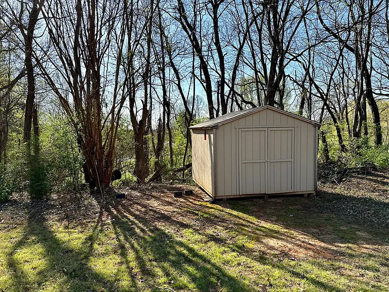 141 Victoria Dr — Photo 29