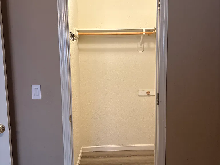 2862 E Eclipse Ave — Photo 1