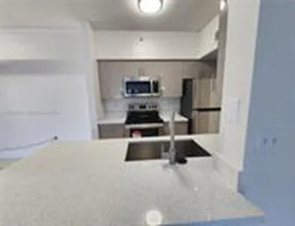 3 bed, 1255 sqft, $2,700 — Photo 2