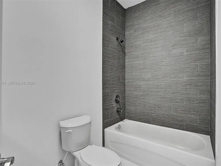1567 NW 1st St #5 — Photo 9