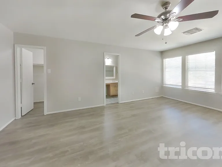 12402 Grossmount Dr — Photo 6