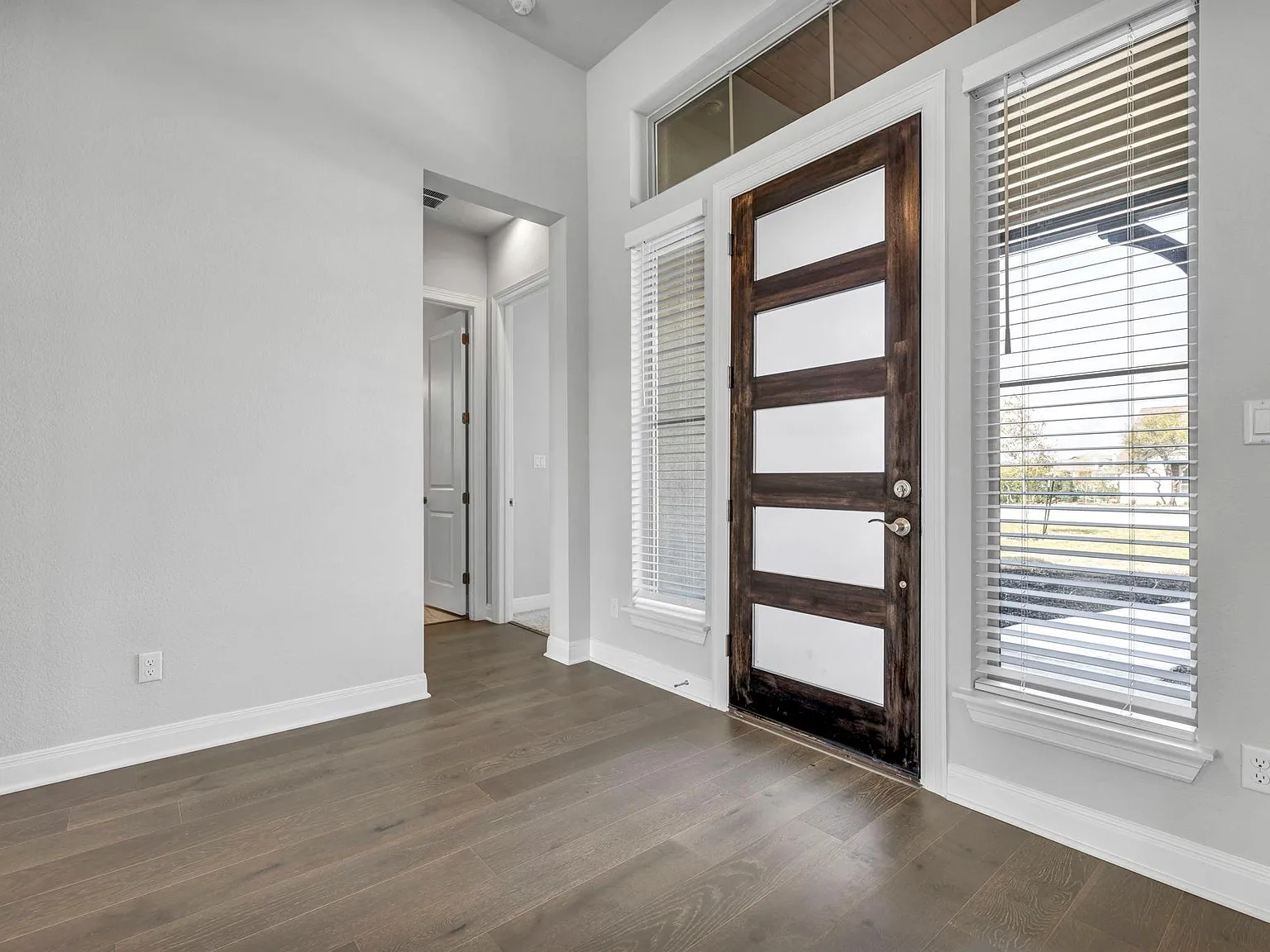 4 bed, 3.0 bath, 3397 sqft, $4,400 — Photo 3