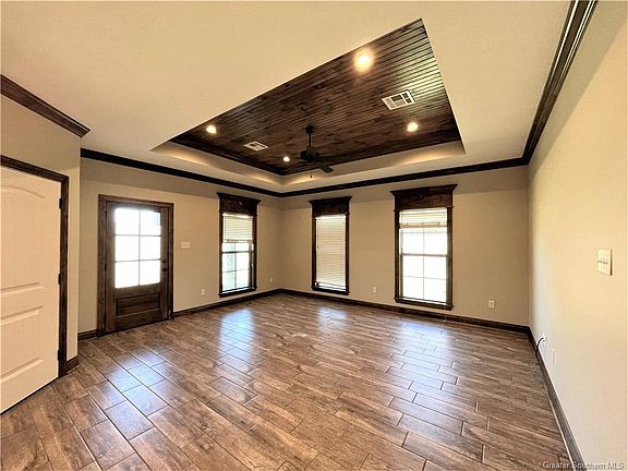 3rd image of 470 Garren Ln