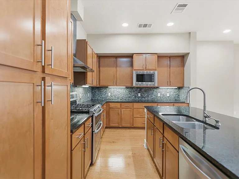 2520 Bluebonnet Ln #40 — Photo 9