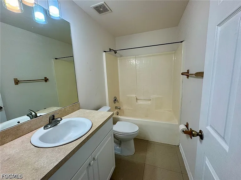 10741 Robinson St — Photo 4
