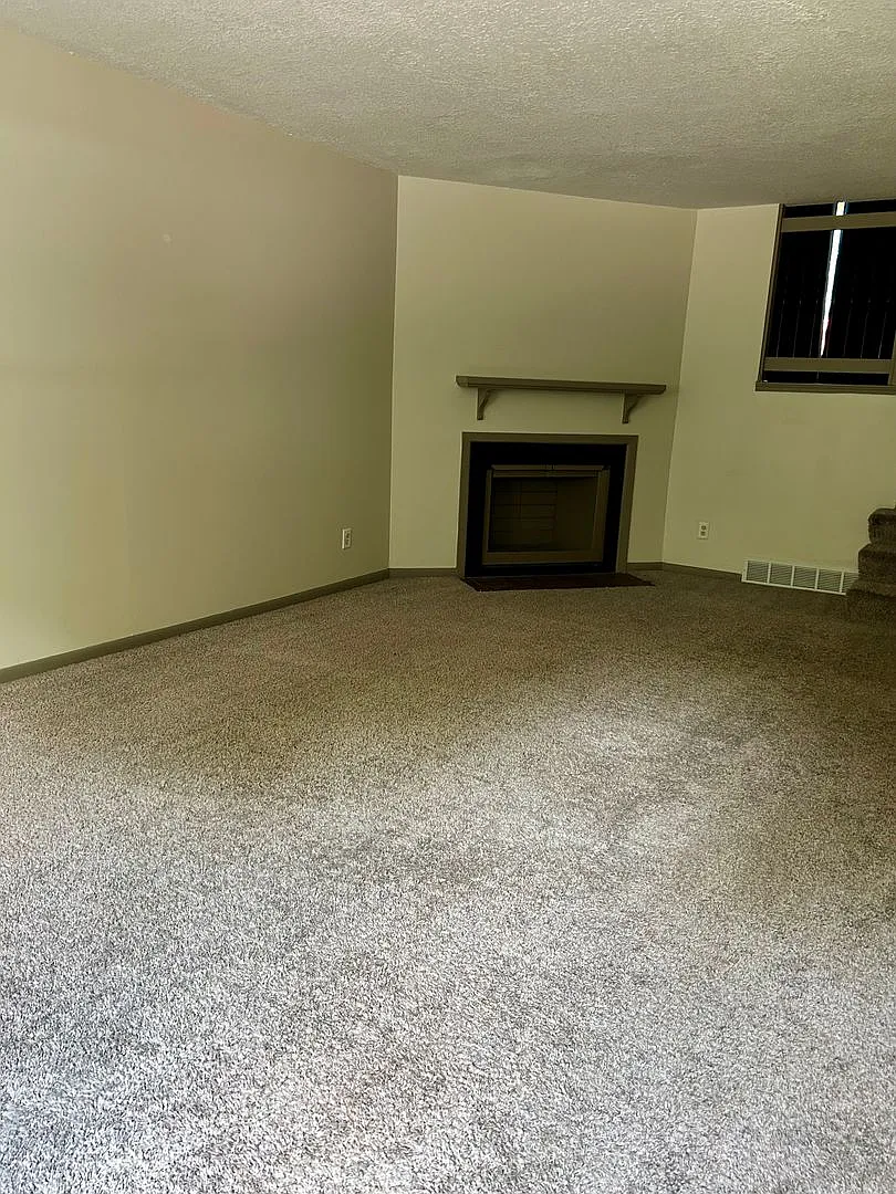 2 bed, 1.5 bath, 1180 sqft, $1,135 — Photo 2