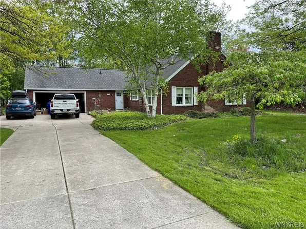 375 Union Rd, West Seneca, NY 14224