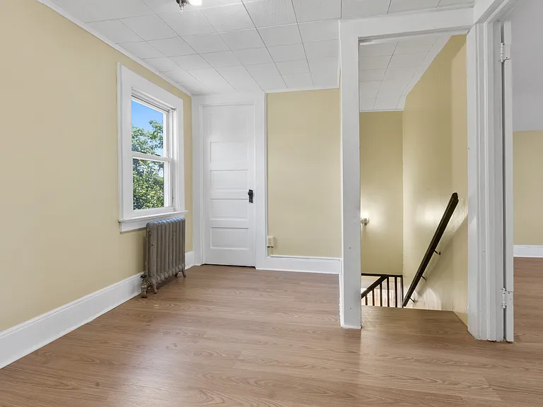 196 Broughton Ave #2 — Photo 14