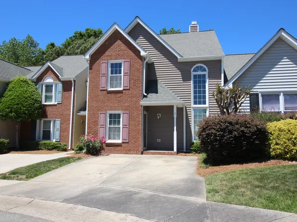 7 Cedar Knoll Ct, Greensboro, NC 27407
